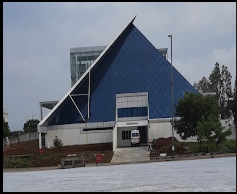 WinWind pyramid-form building
